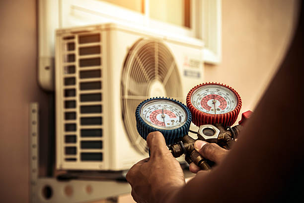 Professional Hvac technician working in Apple Valley, UT
